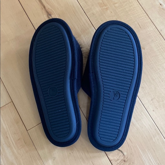 Victoria’s Secret black Pom Pom slippers - Picture 3 of 3